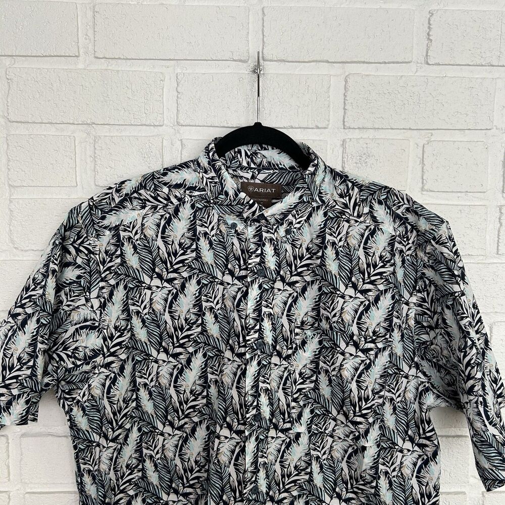 Ariat Button Up Shirt Mens Medium All Over Print Hawaiian Floral Short Sleeve